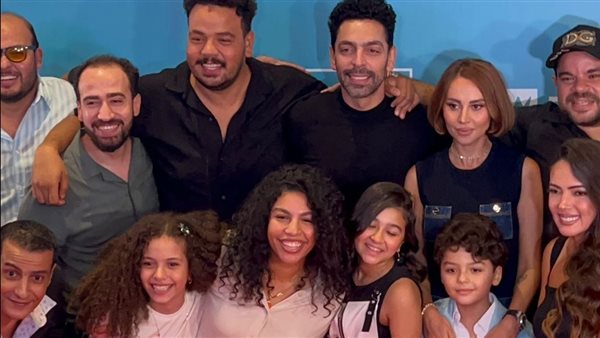 دنيا سامي ومصطفى غريب في العرض الخاص لفيلم ماما وبابا