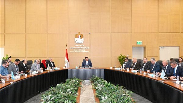 اجتماع وزير الإسكان مع الشركة الصينية