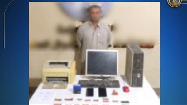 ضبط مالك مطبعة لقيامه بتزوير محررات وأختام رسمية بالقاهرة