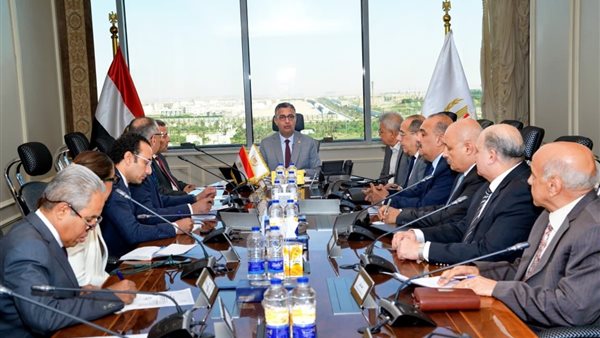 اجتماع وزير التموين والشركة القابضة 