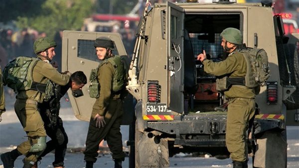 قوات الاحتلال تشن حملة اعتقالات واسعة في قرية حارس غرب سلفيت