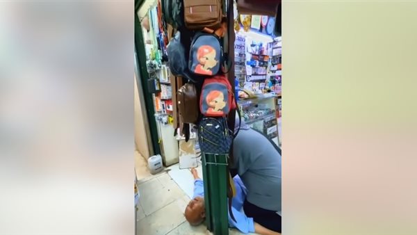 ممرضة مصرية تنقذ مسن بعد إعلان وفاته في أحد المولات الكبيرة 
