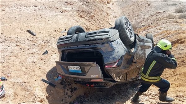 حادث انقلاب سيارة ملاكي بالطريق الصحراوي