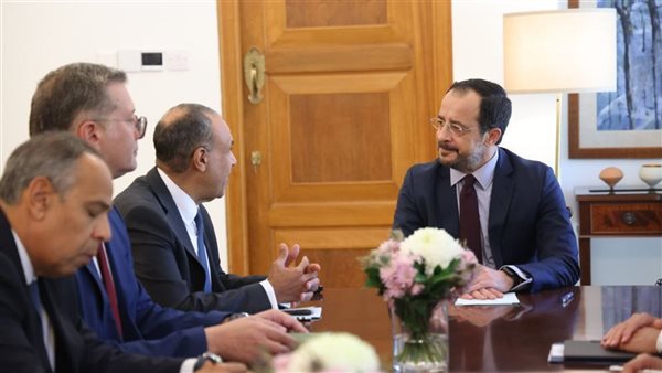 وزير الخارجية يلتقي مع رئيس قبرص لبحث سبل تعزيز العلاقات بين