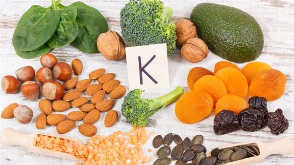 أنواع الفيتامينات وفوائدها، فيتامين K يمنع هشاشة العظام