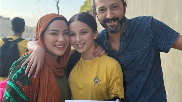 صور أسما شريف منير مع طليقها وزوجها وبنتها