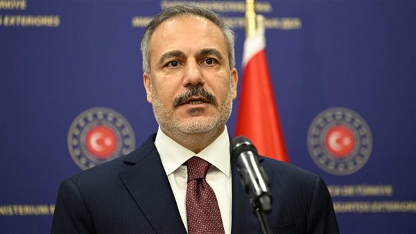 وصول وزير الخارجية التركي ووفد من البرلمان التركي إلى مطار ا