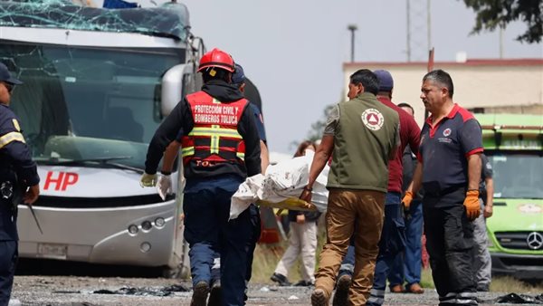 حادث تصادم بين قطار وحافلة