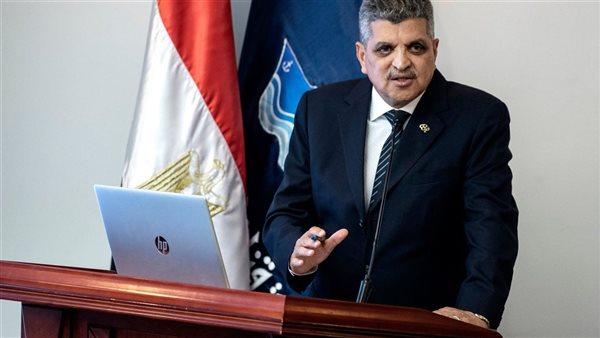 رئيس هيئة قناة السويس يتابع بناء القاطرات والسفن المحلية لتع