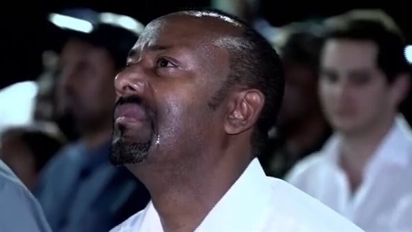 بكاء رئيس الوزراء الإثيوبي آبي أحمد
