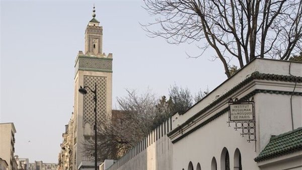 سر العثور على رؤوس خنازير أمام أبواب المساجد في فرنسا