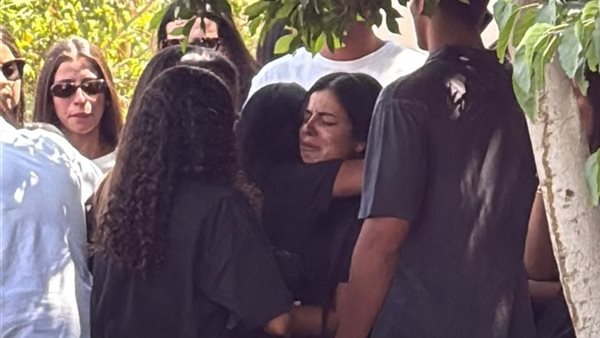 صور مريم عامر منيب في جنازة خطيبها عمرو ستين