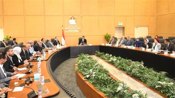 وزير الإسكان يوجه برفع كفاءة المدن الجديدة، اجتماع عاجل لزيا