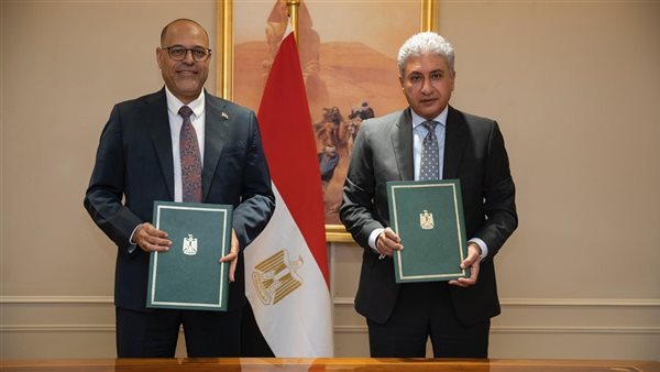 وزير السياحة والعمل يوقعان بروتوكول تعاون
