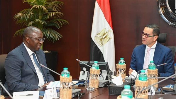 وزير الاستثمار مع وفد مجموعة البنك الدولي