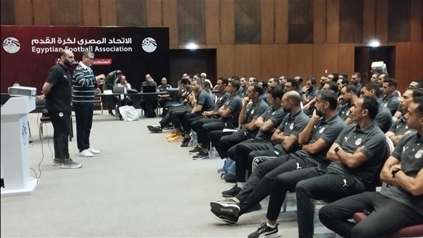 اجتماع رويز مع حكام الدوري