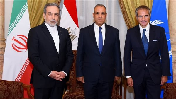 لقاء القاهرة بين وزير الخارجية الإيراني ورافاييل غروسي