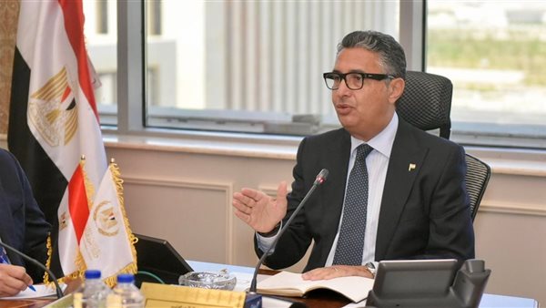 اجتماع وزير التموين مع القيادات الجديدة