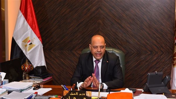 وزير العمل يُصدر قرارًا يوضح ضوابط وآليات اعتماد "الاستقالات