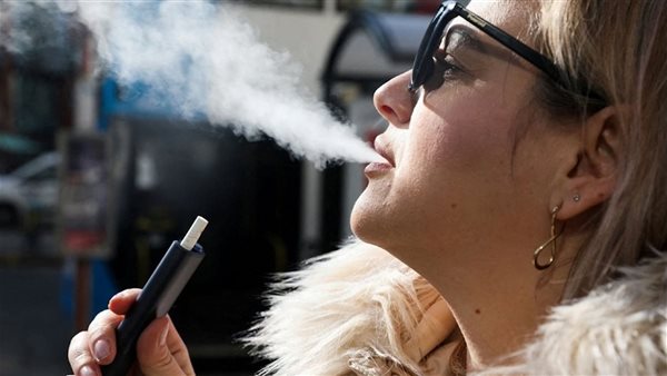 التدخين الإلكتروني يدمر صحتك ويصيبك بالسرطان، كيف تقلع عنه؟