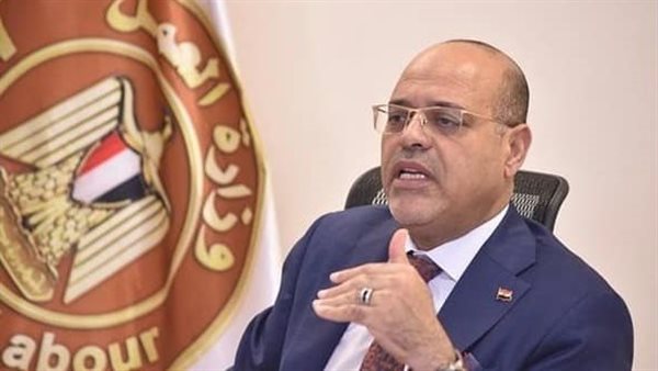 وزير العمل يؤكد على تطبيق قانون العمل بكل حزم فيما يخص الأجو