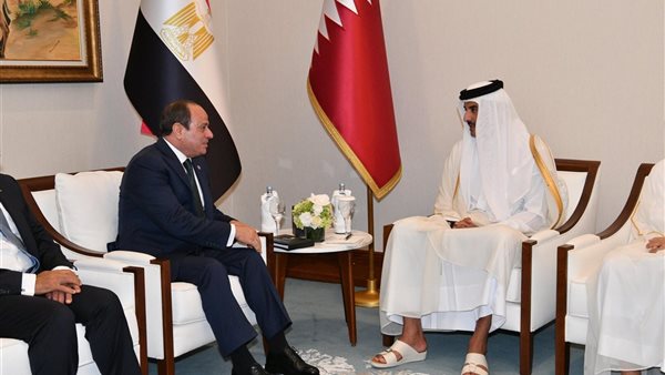 السيسي يلتقي أمير قطر للمشاركة في أعمال القمة العربية الإسلا