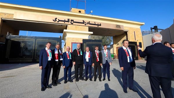وفد تركي يزور معبر رفح