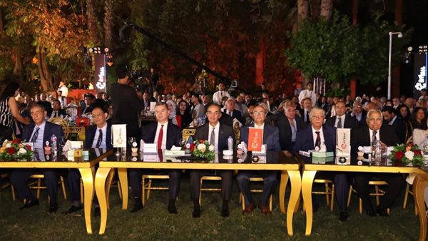 وزير الاتصالات يستعرض استراتيجية مصر الرقمية في الذكاء الاصط