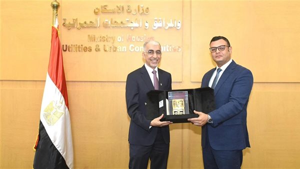 وزير الإسكان ووزير الإشغال البحريني