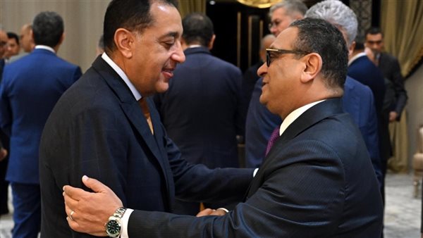 مدبولي يُهنئ علاء قاسم لتعيينه أمينا عاما جديدا لمجلس الوزرا