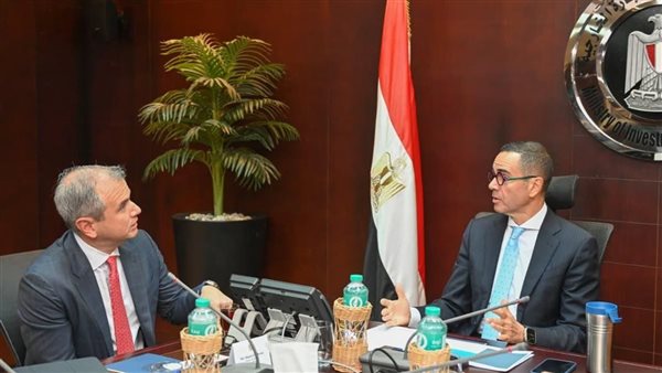 وزير الاستثمار مع مؤسس شركة الكازار للطاقة