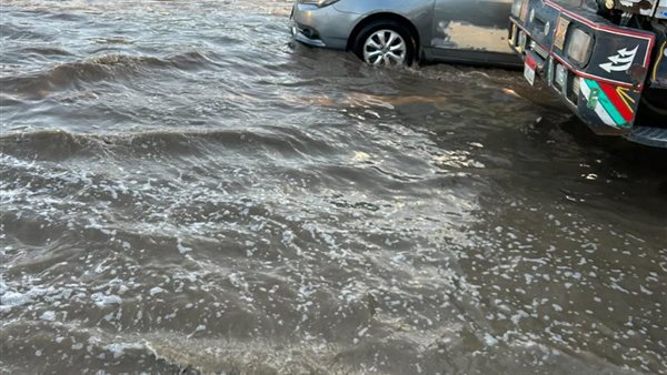 كسر ماسورة مياة بطريق الواحات الصحراوي
