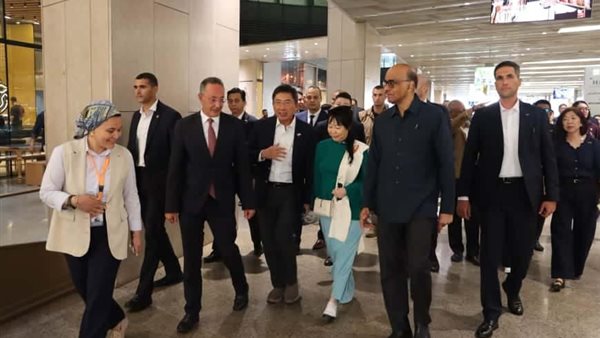 جانب من جولة رئيس سنغافورة والوفد المرافق فى المتحف الكبير