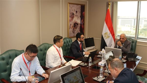 وزير الكهرباء يلتقي بمجموعة عمل شركات سانجرو الصينية
