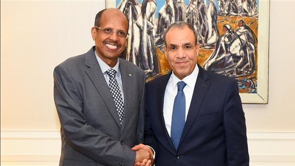 وزير الخارجية يلتقي رئيس مفوضية الاتحاد الإفريقي على هامش أع
