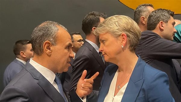 د.بدرعبدالعاطى يلتقى بنظيرته البريطانية 