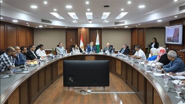 جانب من اجتماع محافظ الجيزة اليوم مع الأهالي
