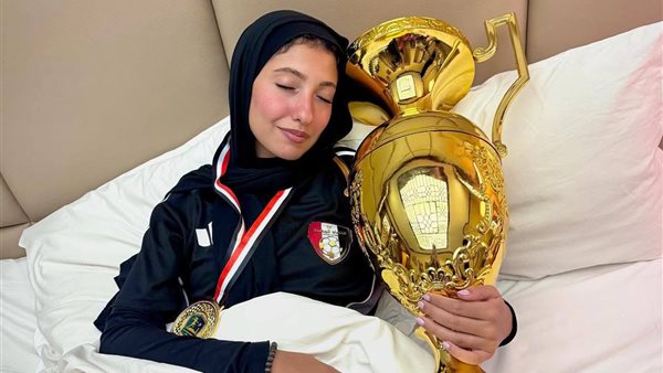 هايدى جابر تحتضن كأس العالم