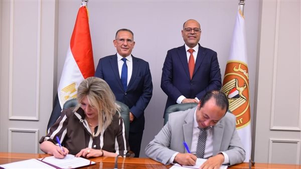 توقيع بروتوكول التعاون بين العمل والغرف السياحية 