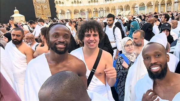 لاعبو بيراميدز يؤدون مناسك العمرة