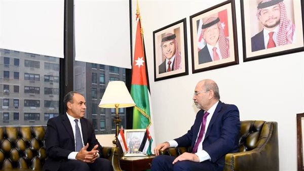 وزير الخارجية يلتقى نظيره الأردني