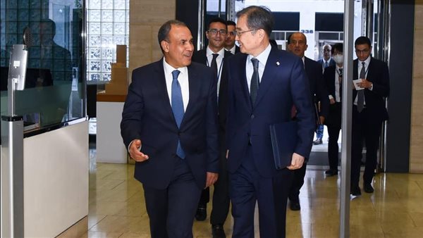 وزير الخارجية يلتقي نظيره الكورى الجنوبى 