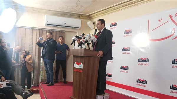 رئيس حزب العدل خلال المؤتمر الصحفي اليوم