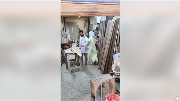 طبيبة تكرم والدها