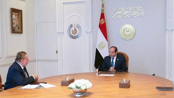 الرئيس عبد الفتاح السيسي وحسن عبد الله محافظ البنك المركزي