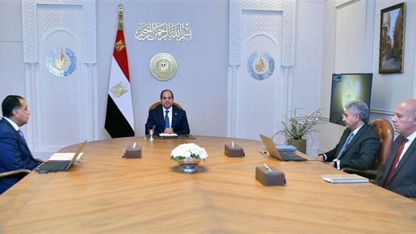 جانب من اجتماع الرئيس مع رئيس الوزراء ووزير السياحة 