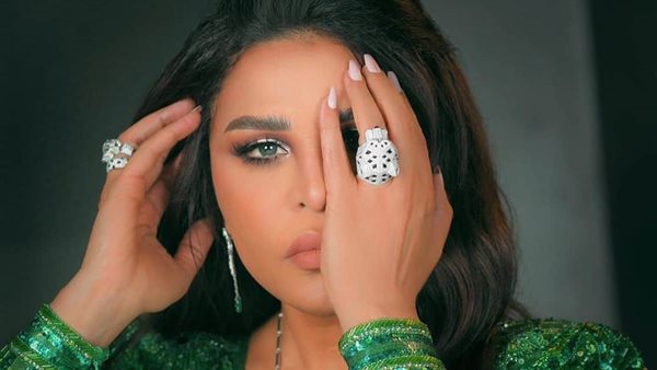أحلام تكشف تفاصيل عملية تجميلية بأنفها