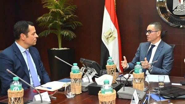 وزير الاستثمار مع وفد صندوق النقد