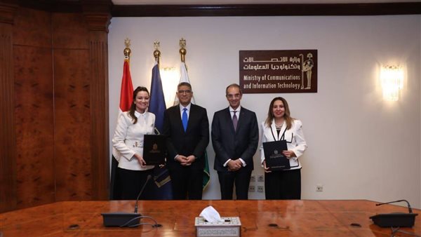 جانب من توقيع مذكرة التفاهم بين الاتصالات ومحافظة الجيزة