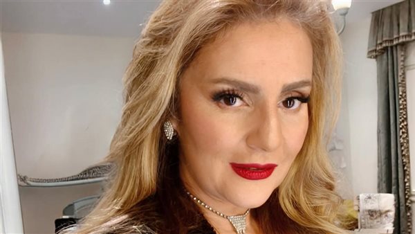رانيا محمود ياسين تنفي اعتزالها الفن 